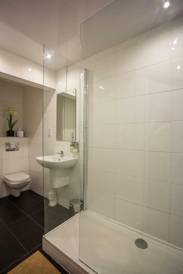 Most Central Luxury Apartment - Sleeps 4 & Free Parking! Chester Exterior foto