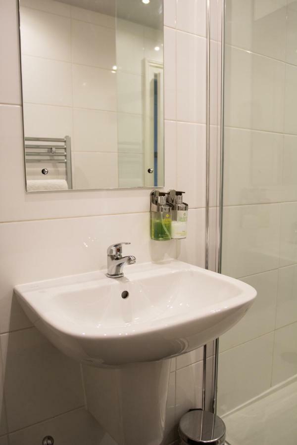 Most Central Luxury Apartment - Sleeps 4 & Free Parking! Chester Exterior foto